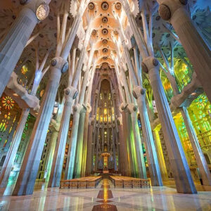 Bagian Dalam Sagrada Familia