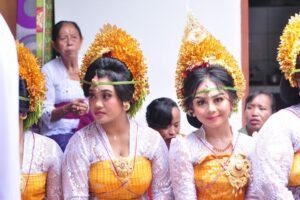 peserta upacara metatah
