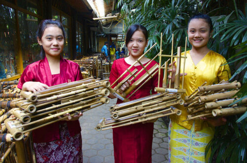 Angklung Alat Musik Indonesia