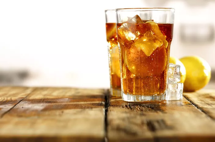 Apakah Minum Es Atau Air Dingin Bisa Bikin Pilek? (2024)